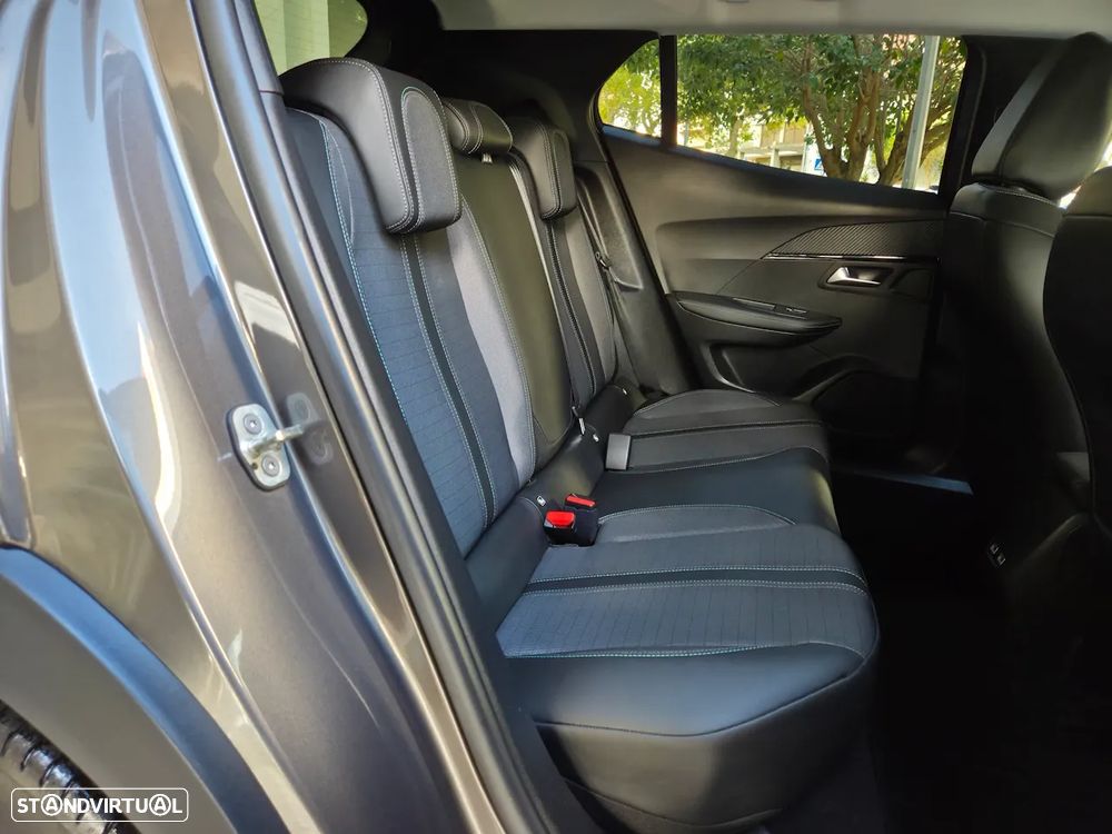 Peugeot 2008 1.2 PureTech Allure EAT8 - 14