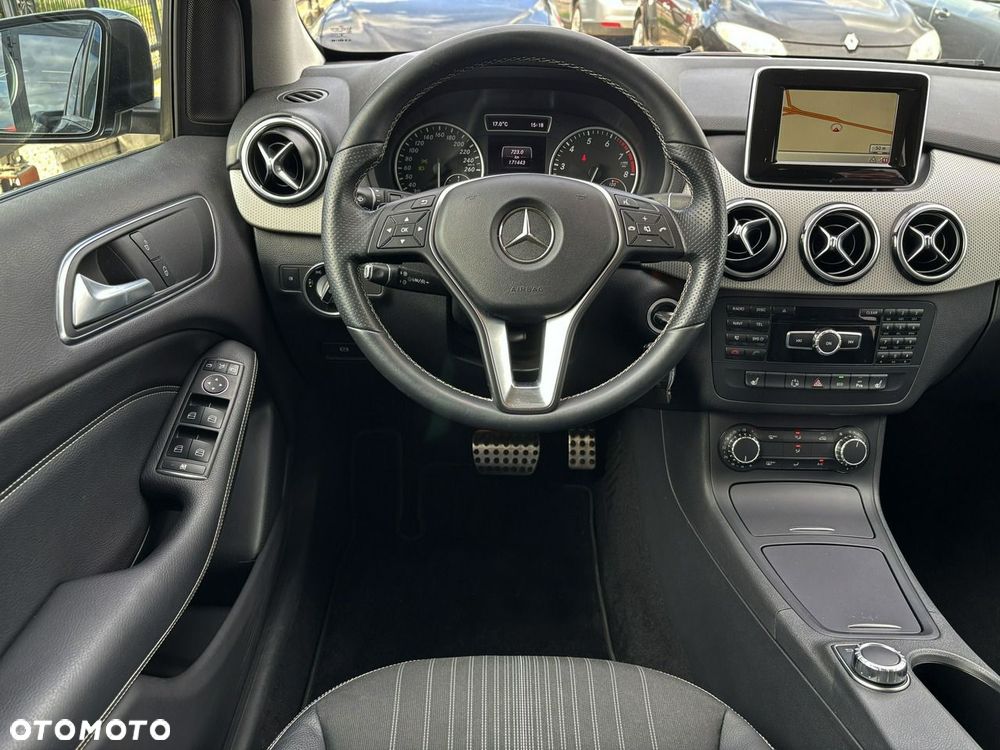 Mercedes-Benz Klasa B 200 7G-DCT UrbanStyle Edition - 29