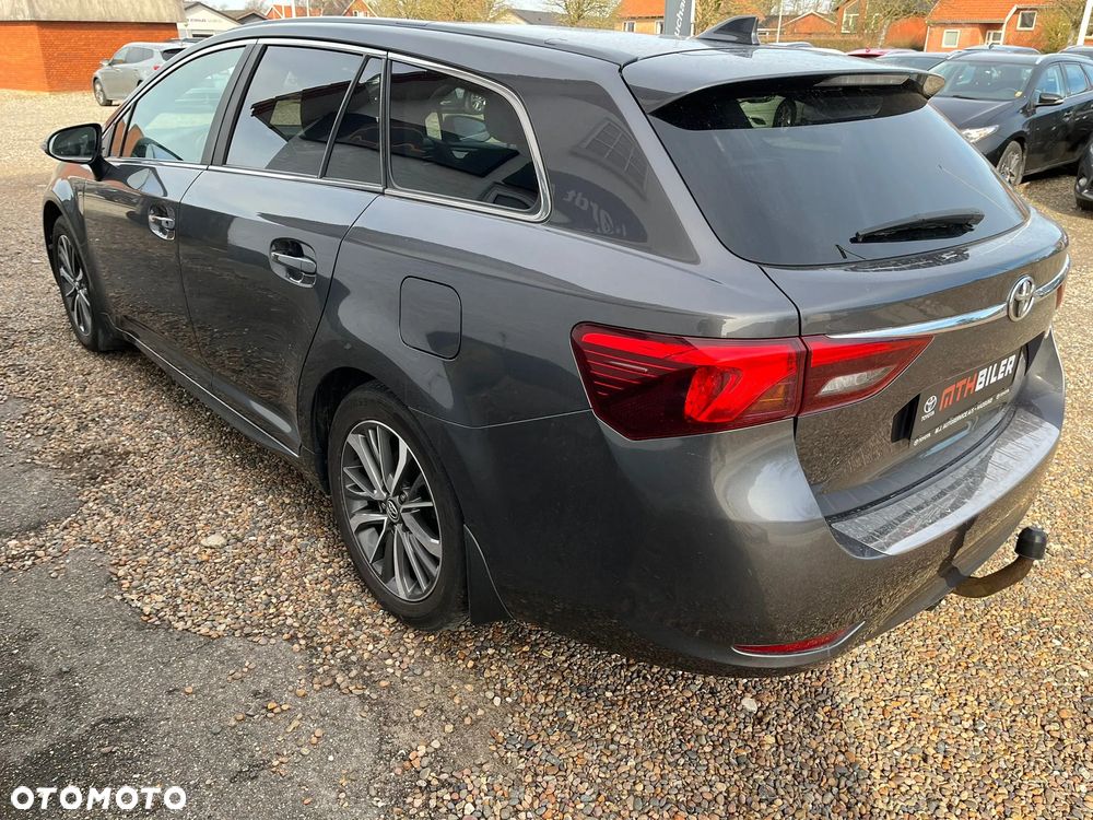 Toyota Avensis 1.8 Executive - 8