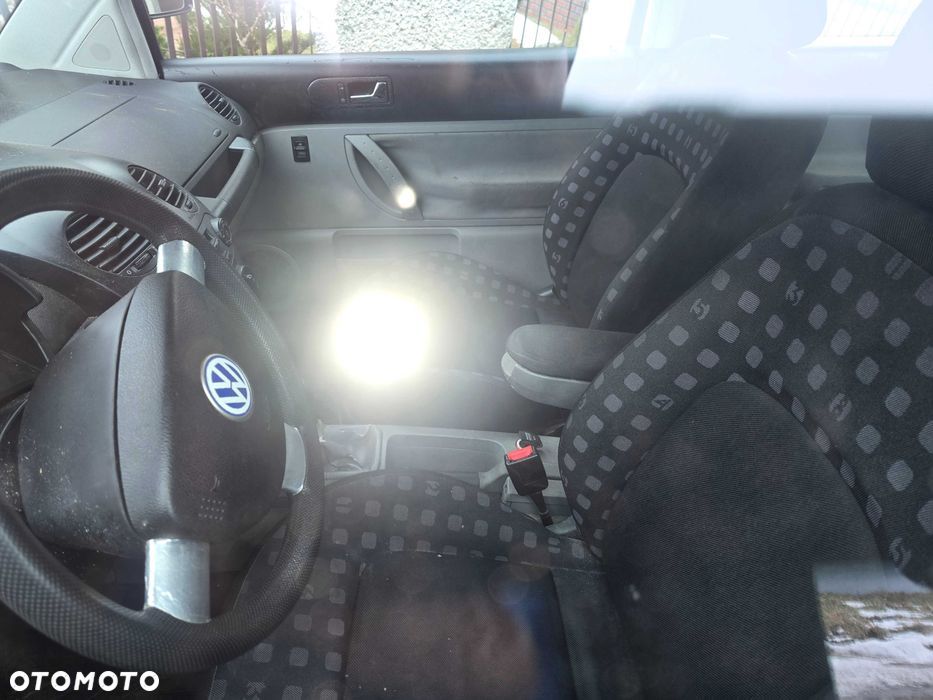 Volkswagen New Beetle 2.0 - 4