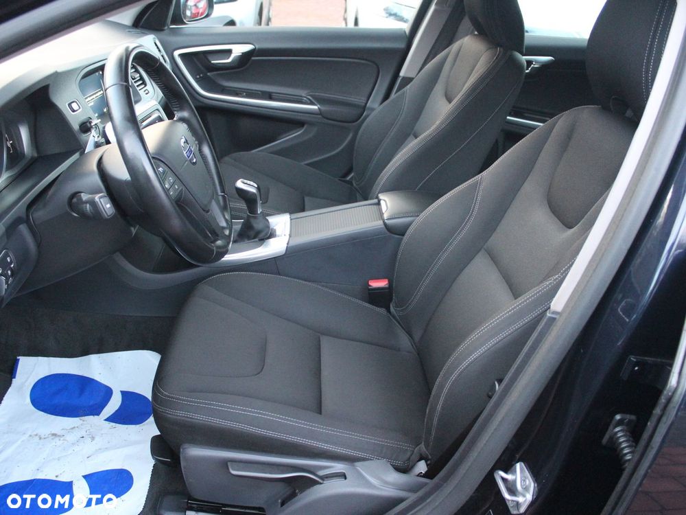 Volvo V60 D3 Momentum - 9
