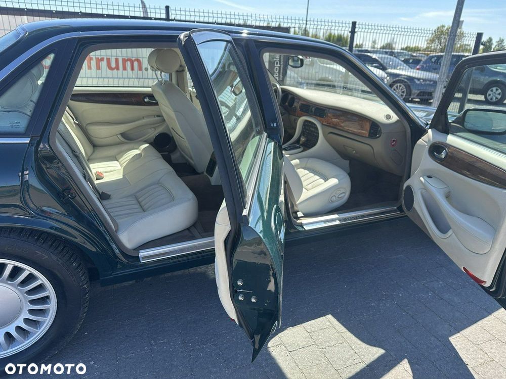 Jaguar XJ - 14