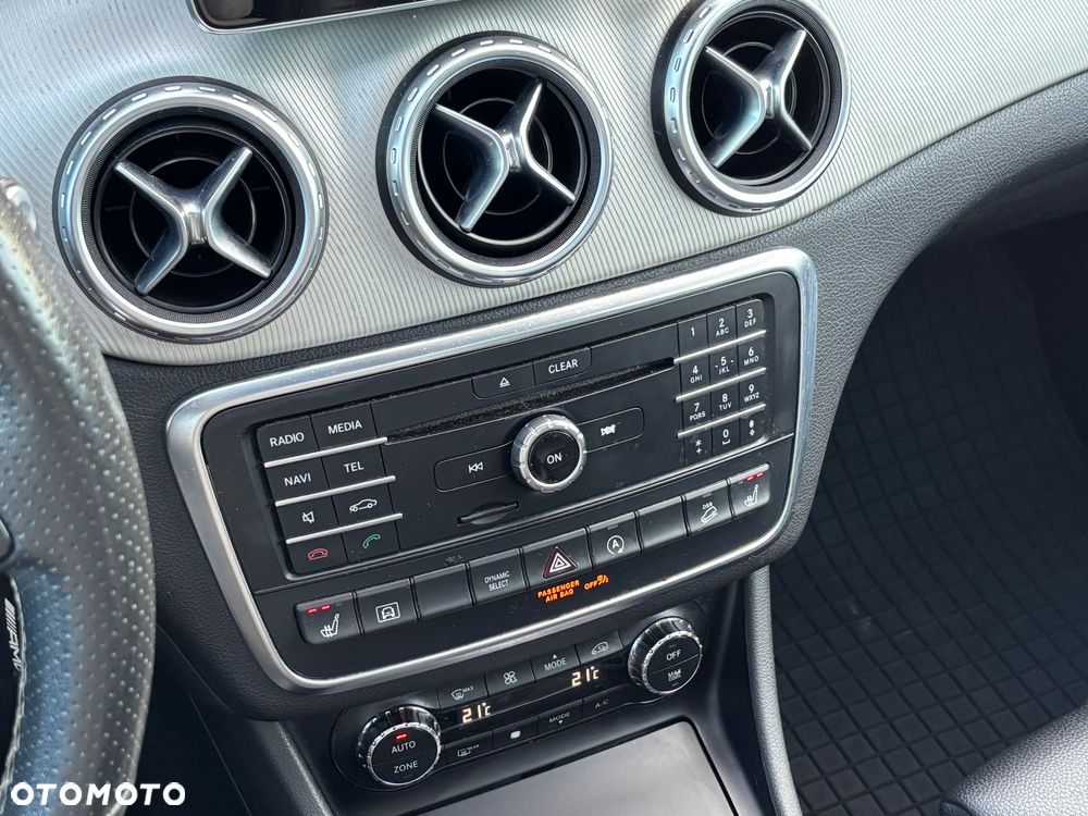 Mercedes-Benz GLA 250 4Matic 7G-DCT UrbanStyle Edition - 37