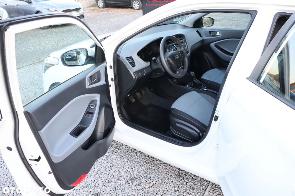 Hyundai i20 1.2 Pure - 9