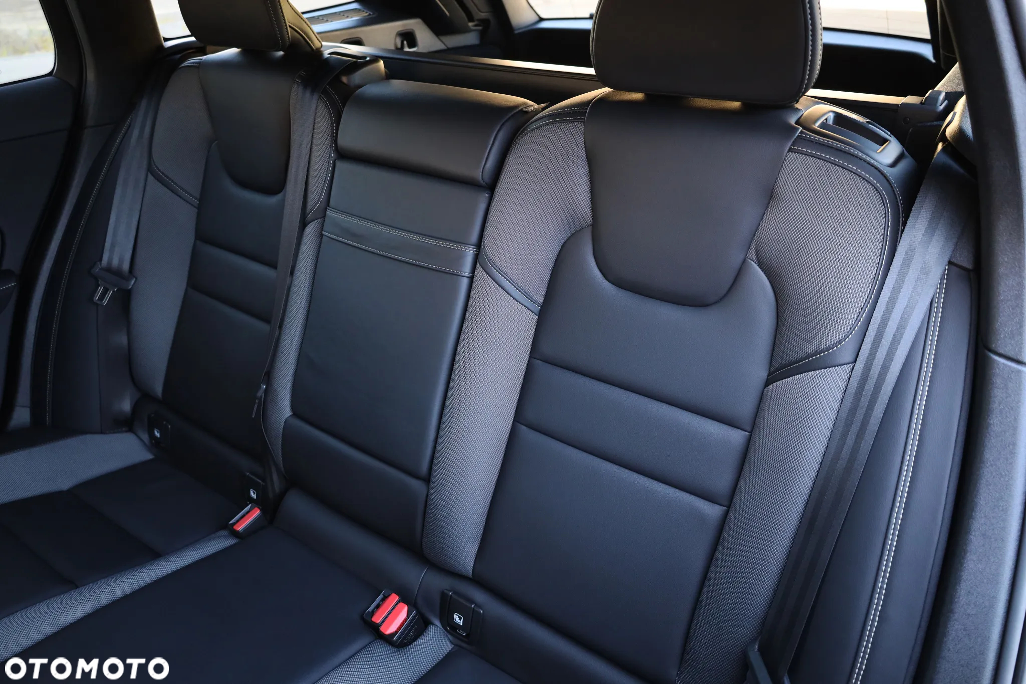 Volvo V60 T6 AWD Recharge Geartronic RDesign - 23