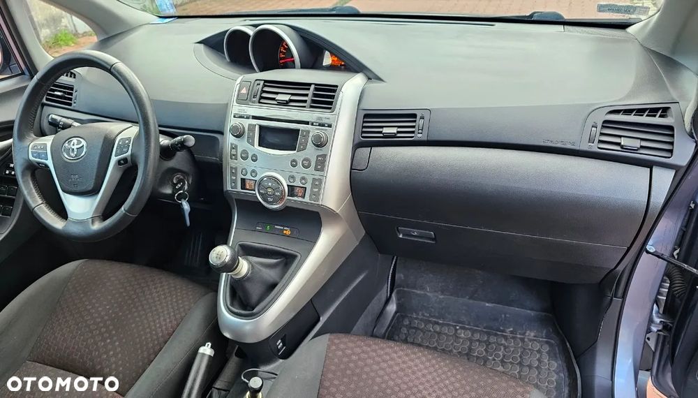 Toyota Verso 1.6 Sol EU5 - 9