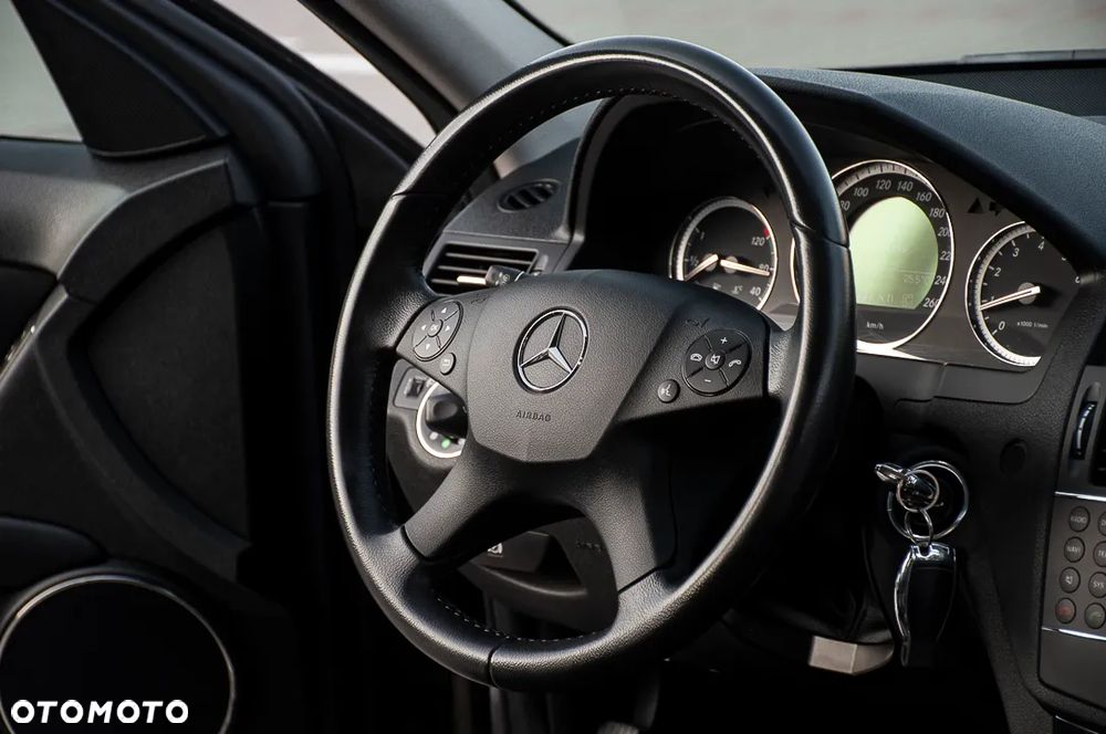 Mercedes-Benz Klasa C 180 Kompressor Automatik - 23