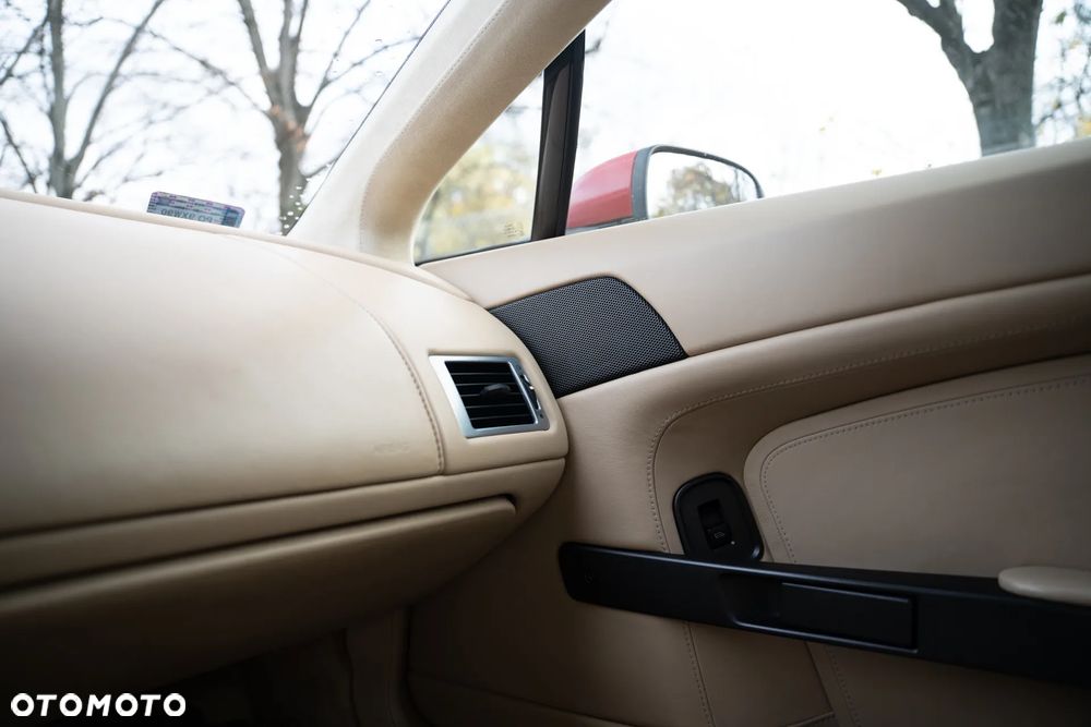 Aston Martin V8 Vantage - 13