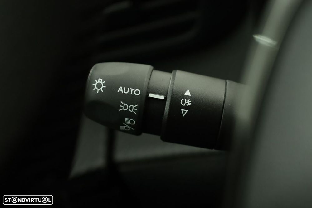 Peugeot 2008 1.2 PureTech Allure - 17