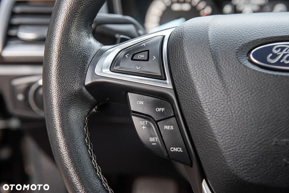 Ford Fusion - 25