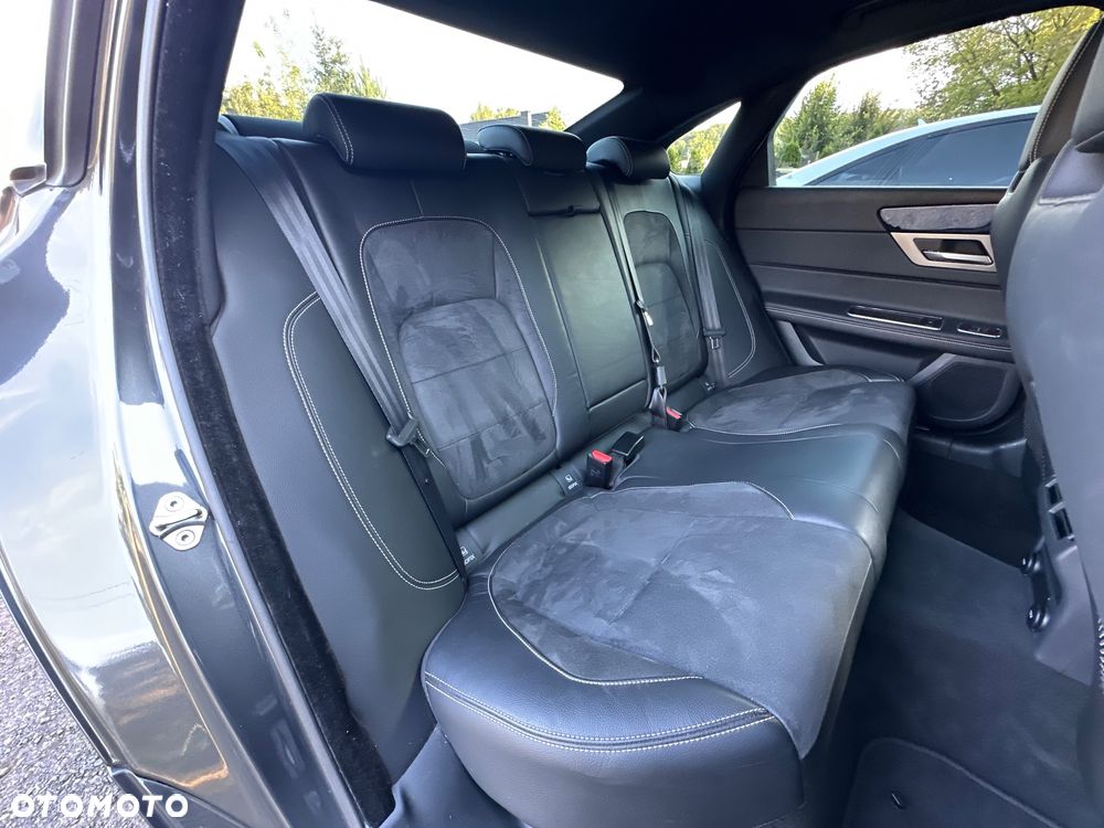 Jaguar XF S AWD - 26