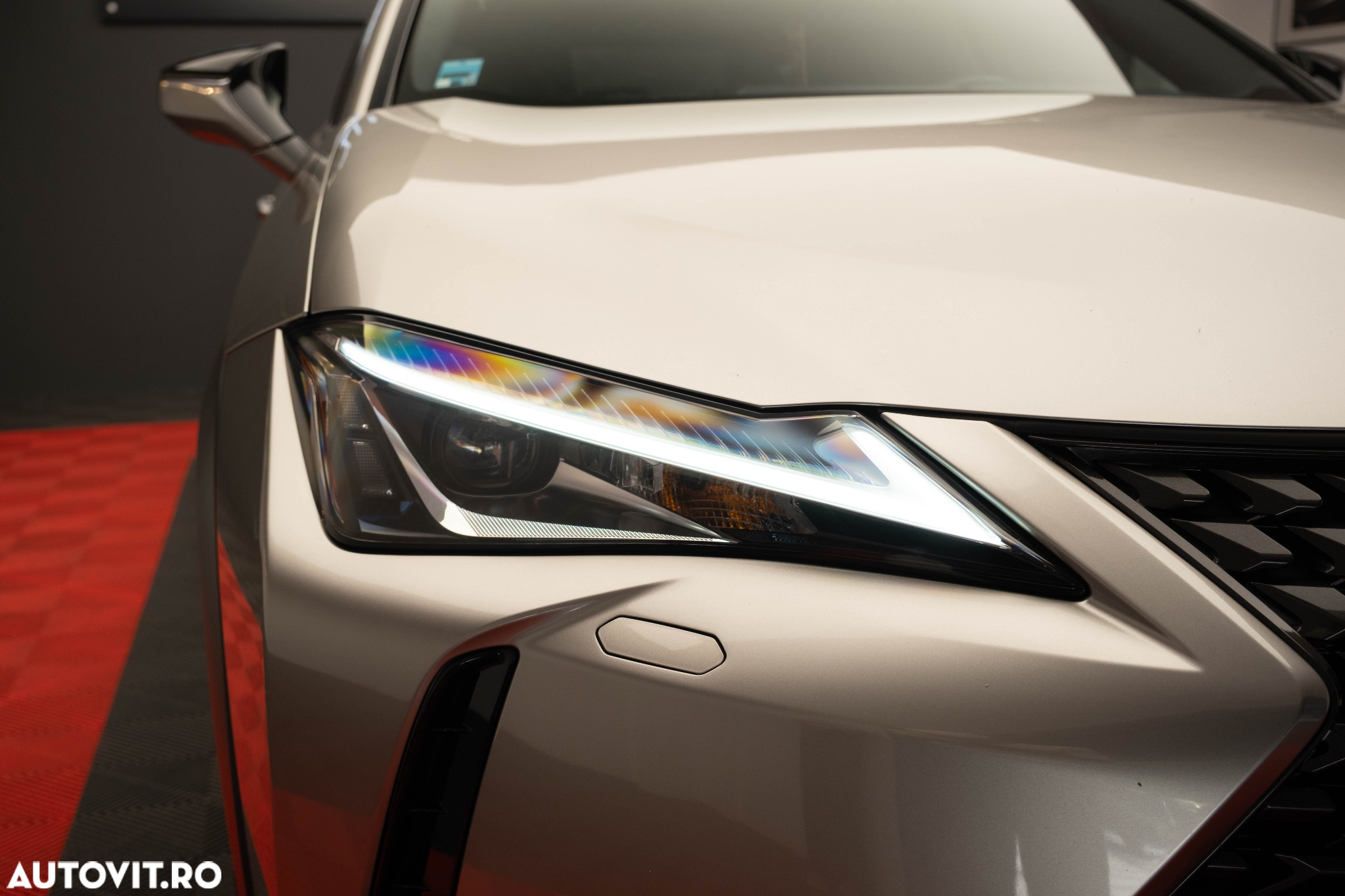 Lexus UX 250h FWD Executive - 4