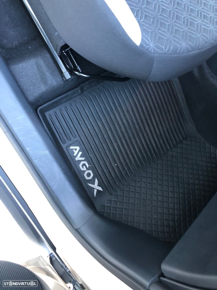 Toyota Aygo X 1.0 Envy CVT - 27