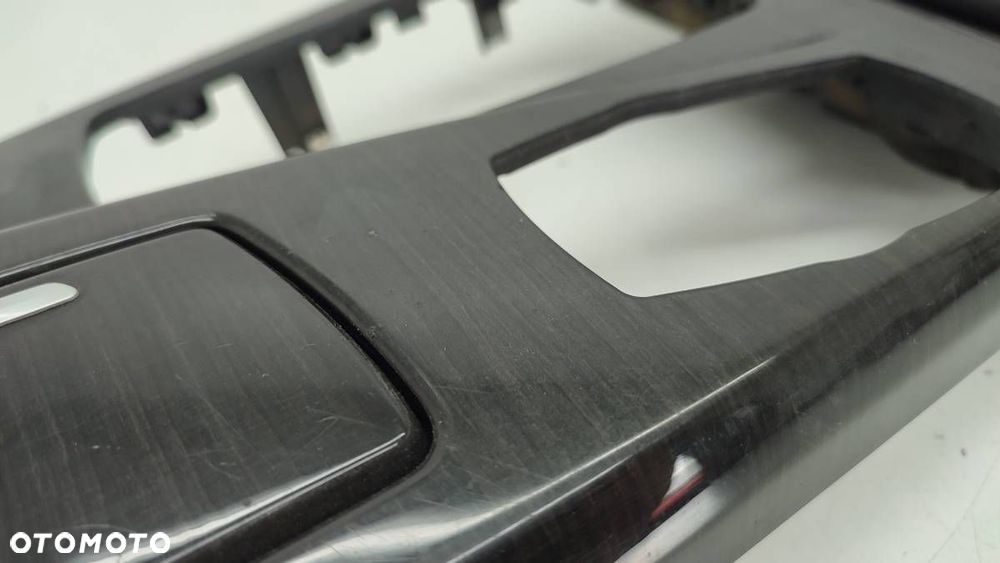 RAMKA RUNEL SCHOWEK TUNEL BMW F10 2012 EUROPA - 3