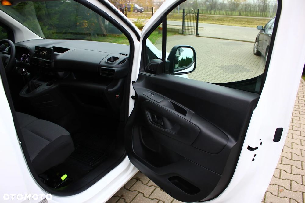 Toyota Proace City CHŁODNIA 1.5D-4D 102KM LONG L2 3 Osobowy - 34