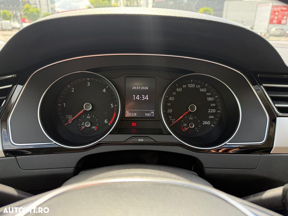 Volkswagen Passat 2.0 TDI SCR DSG Comfortline - 18