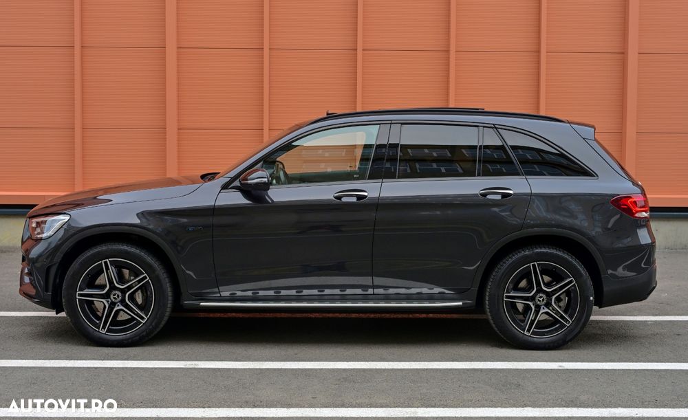 Mercedes-Benz GLC 300 e 4Matic 9G-TRONIC AMG Line Plus - 38