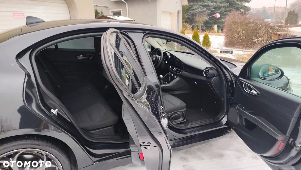 Alfa Romeo Giulia 2.2 D Turbo Super - 32
