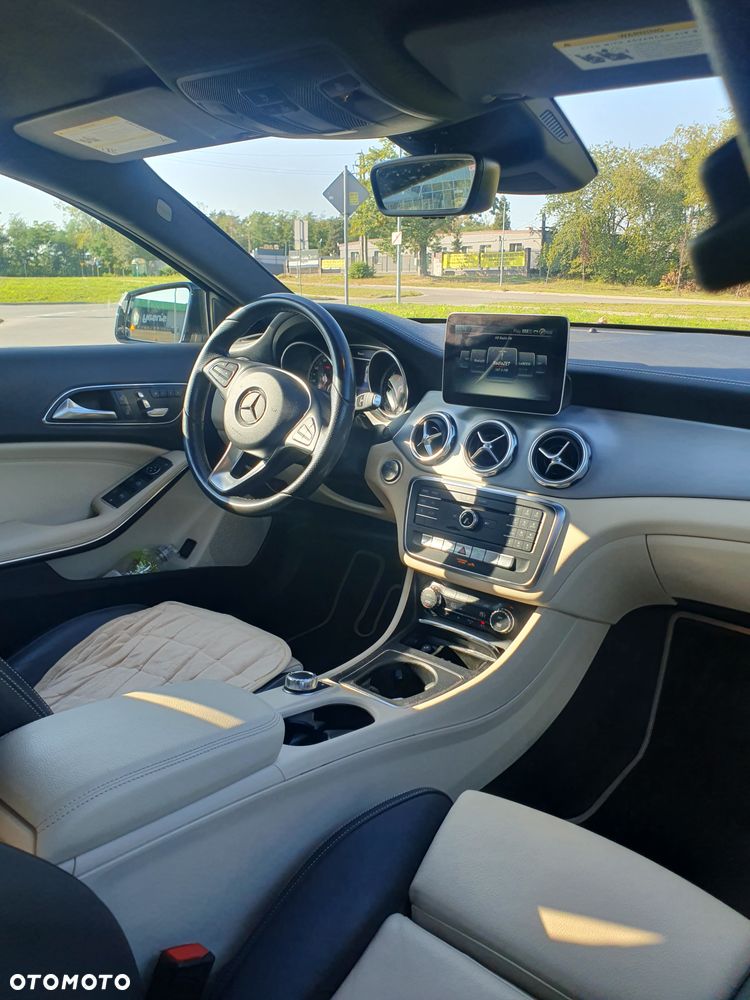 Mercedes-Benz GLA - 22
