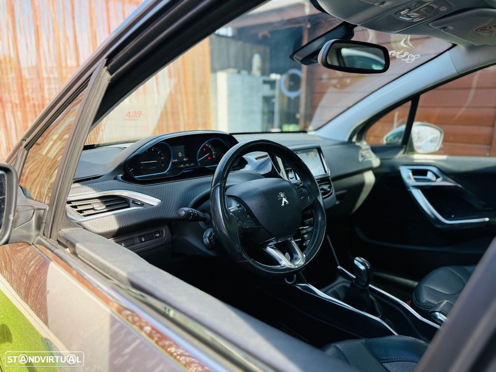 Peugeot 2008 1.2 PureTech Allure - 15