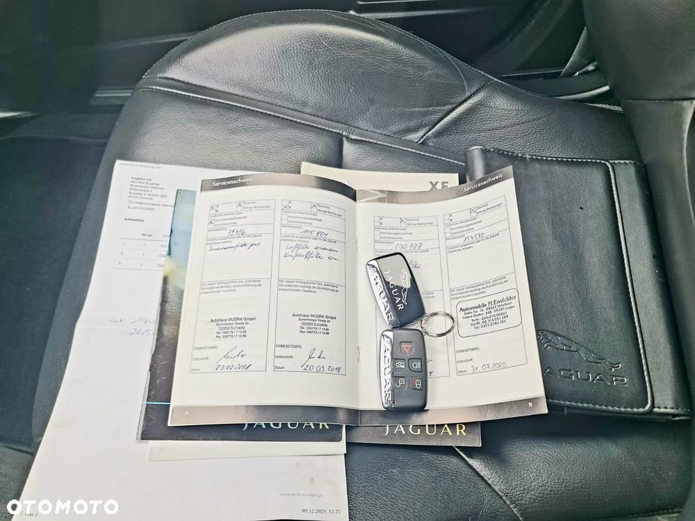 Jaguar XF 2.2 D R-Sport - 38