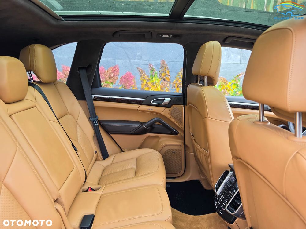 Porsche Cayenne Turbo - 16