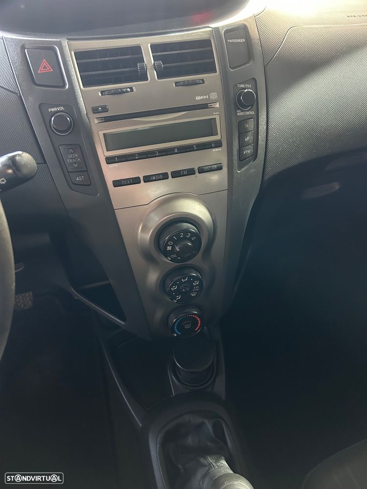 Toyota Yaris 1.0 VVT-i Cool Edition - 14