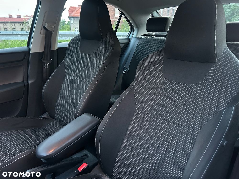 Skoda RAPID 1.2 TSI Ambition - 11