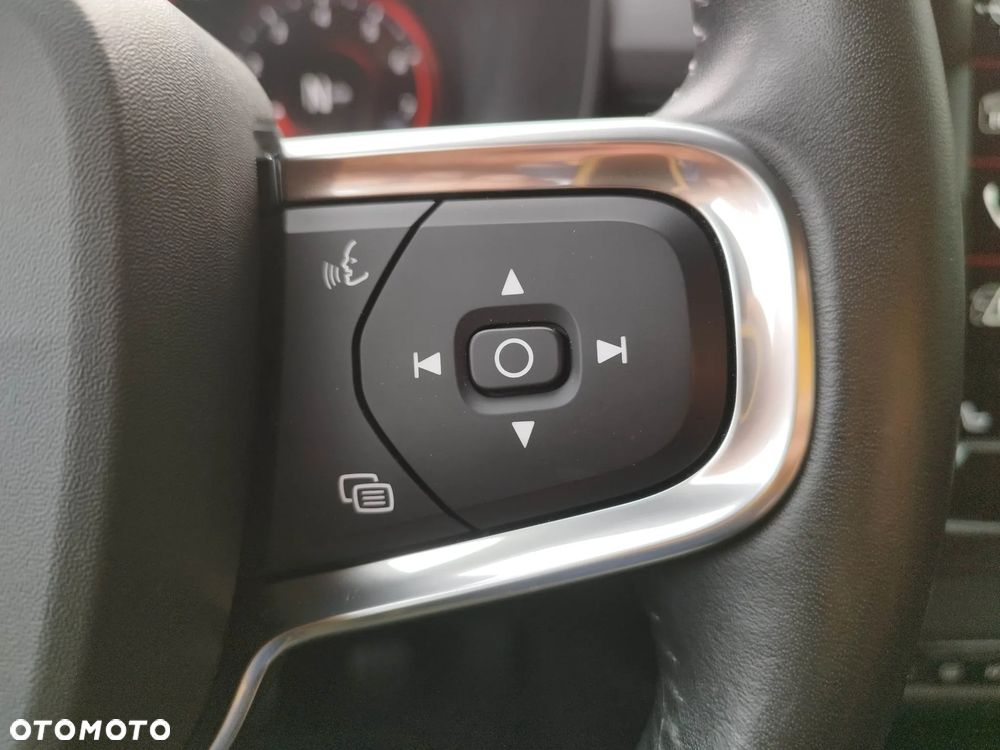 Volvo XC 40 T3 Momentum - 16