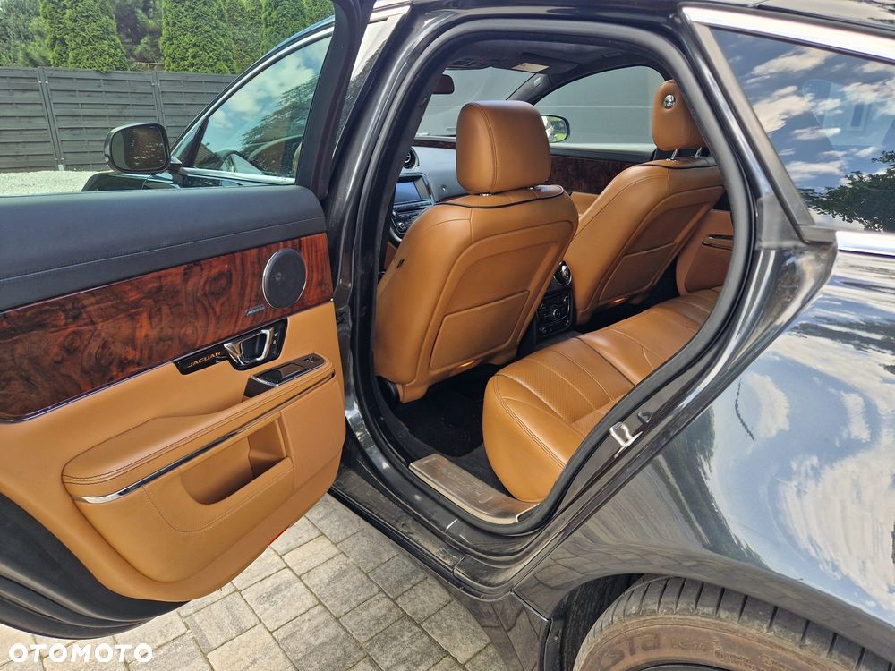 Jaguar XJ - 7