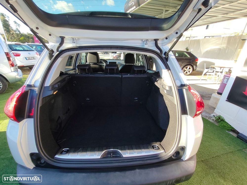 Peugeot 2008 1.2 PureTech Allure EAT6 - 11