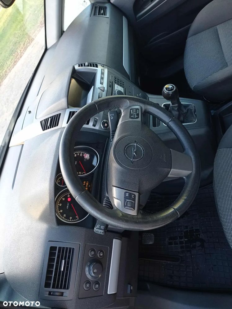 Opel Zafira - 13