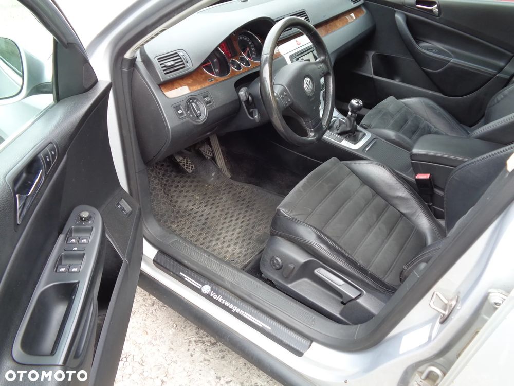 Volkswagen Passat 2.0 TDI DPF Highline - 9