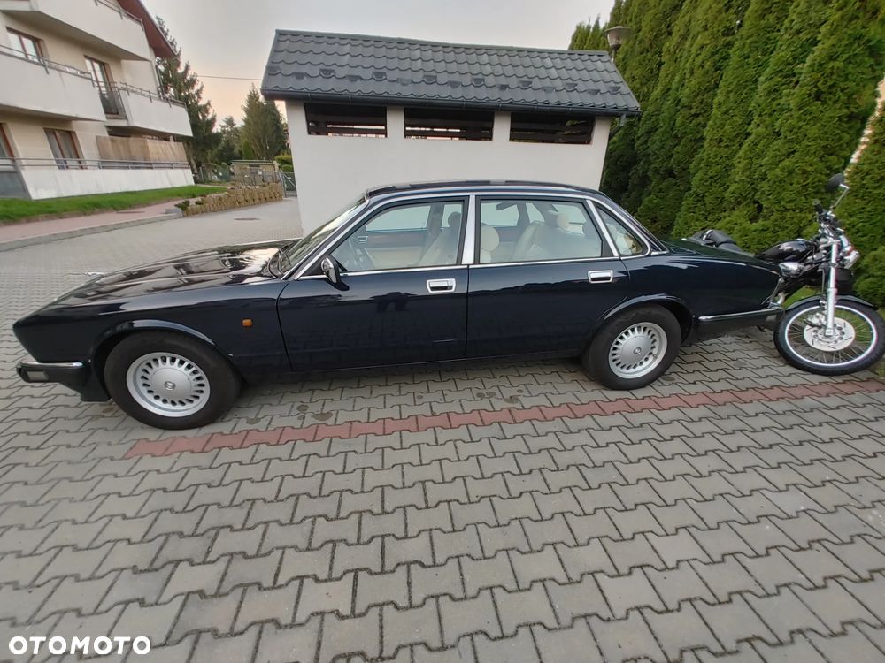 Jaguar XJ Soverign 3.2i - 6