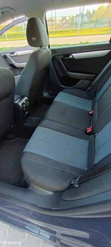 Volkswagen Passat 1.6 TDI DPF BlueMotion Technology Comfortline - 8
