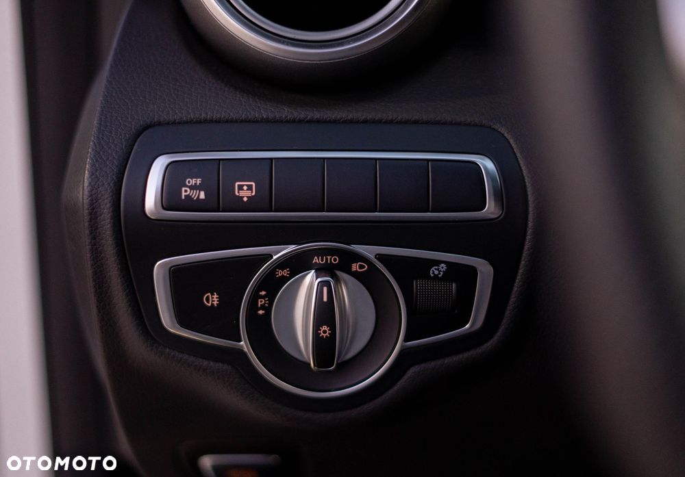 Mercedes-Benz Klasa C AMG 43 4Matic AMG TCT 9G - 28