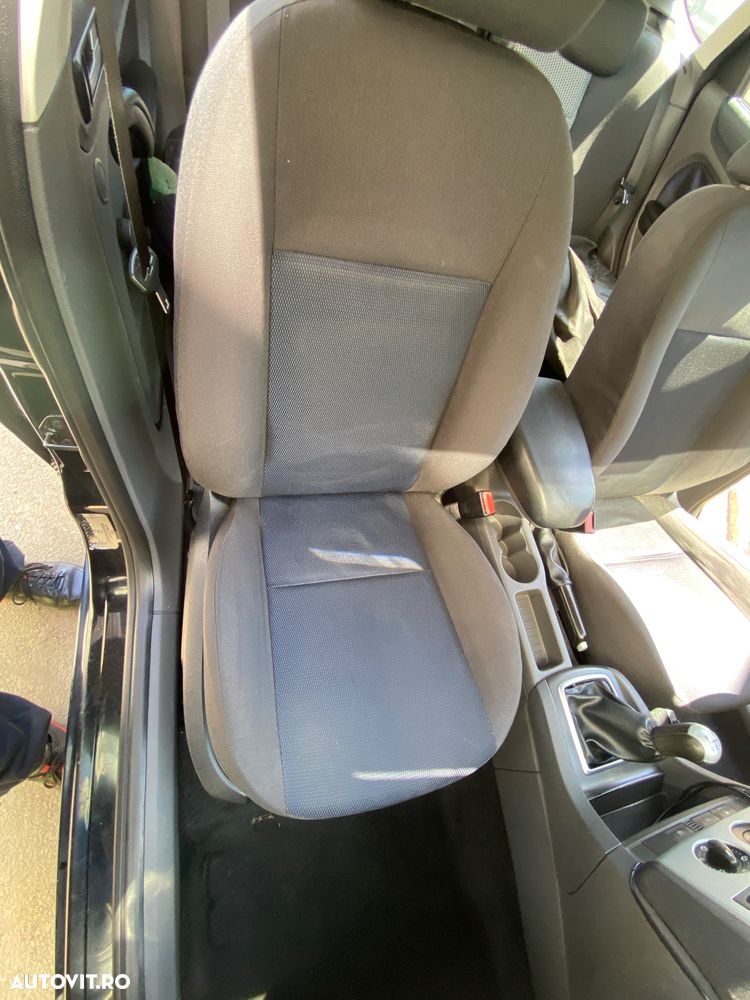 Ford Focus 1.6 Ambiente - 12