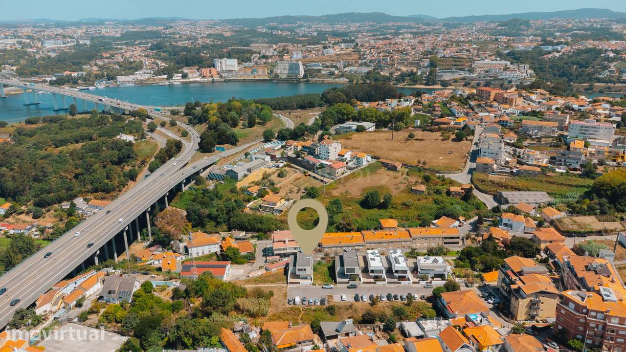 Excelente Moradia T4 com Piscina e Vista para o Rio Douro em Vila Nova - Grande imagem: 3/37