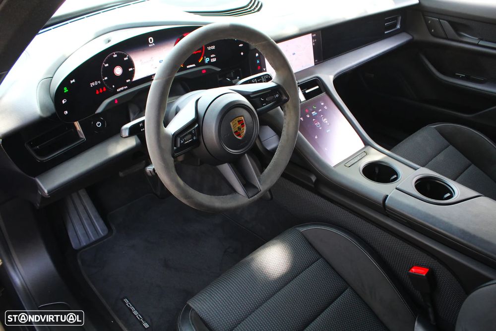 Porsche Taycan Cross Turismo 4 - 39