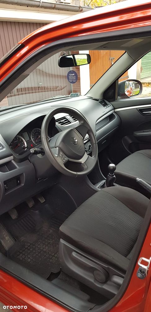 Suzuki Swift 2012 photo 2
