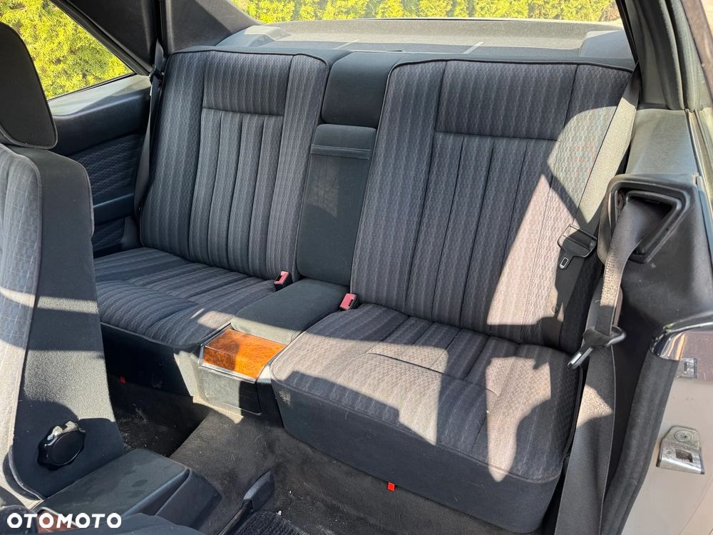 Mercedes-Benz W124 (1984-1993) - 13