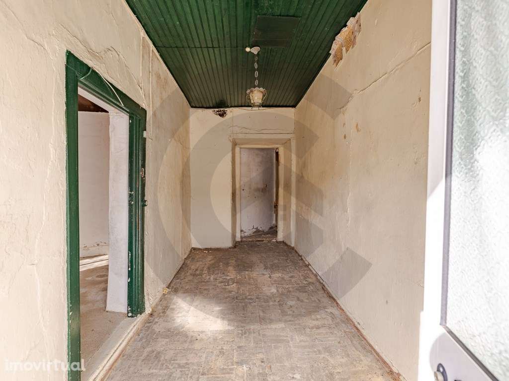 Moradia para recuperar na Povoa de Santarém - Grande imagem: 4/9