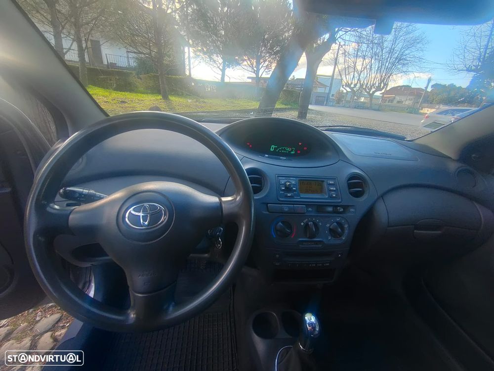 Toyota Yaris 1.4 D-4D Sol - 14