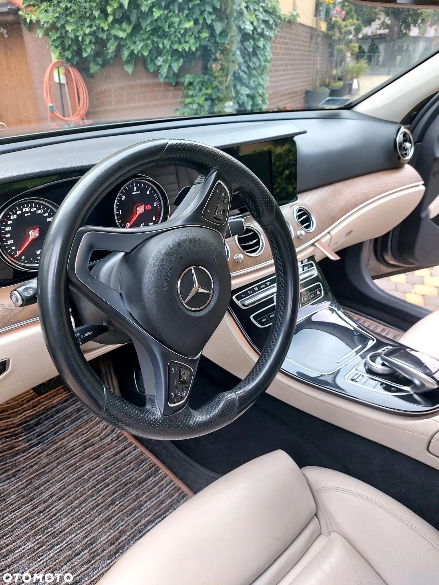 Mercedes-Benz Klasa E 220 d 9G-TRONIC - 4