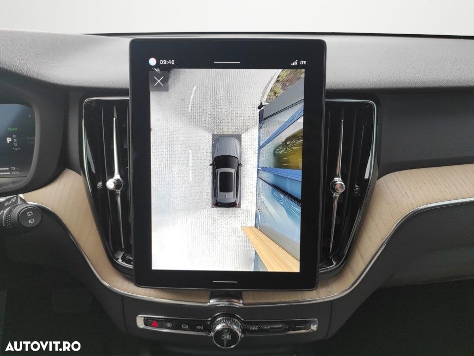 VOLVO XC60 2025 — imagine 14