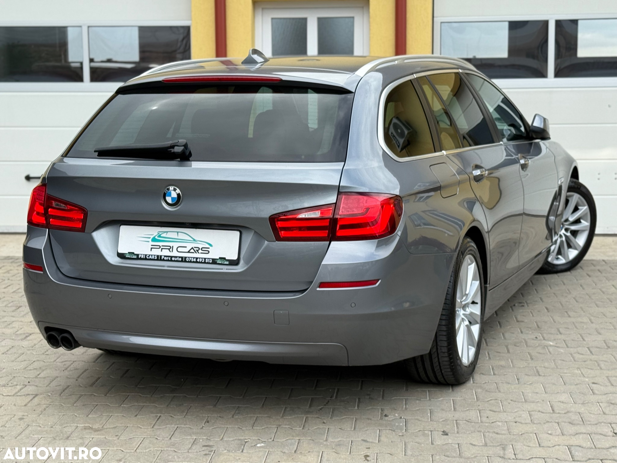 BMW Seria 5 525d Touring Aut. - 4