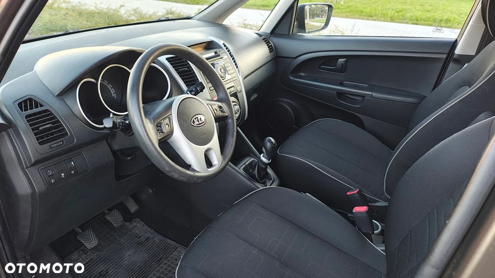 Kia Venga - 14