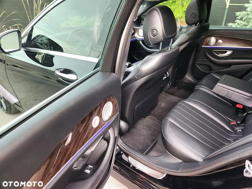 Mercedes-Benz Klasa E 300 9G-TRONIC AMG Line - 16