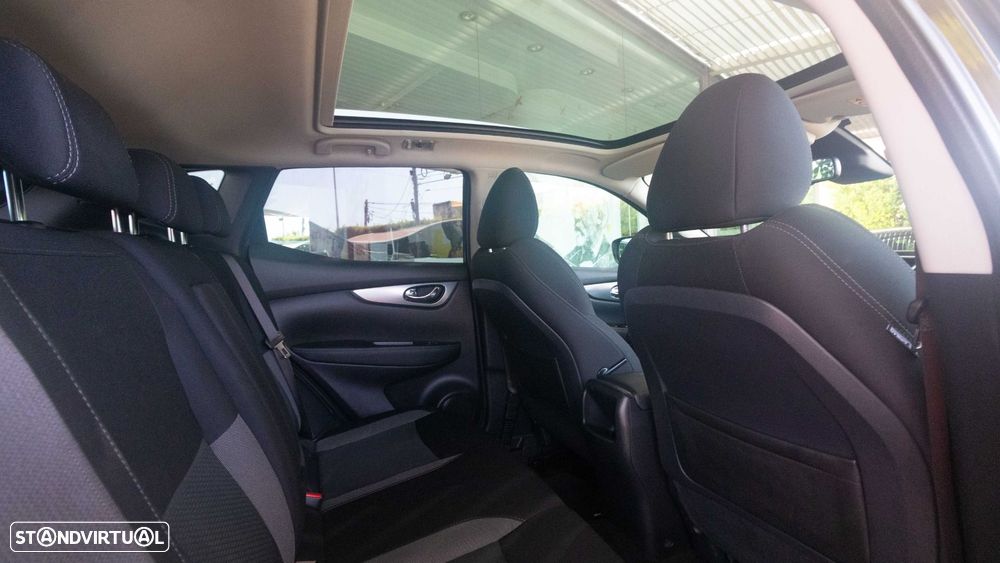 Nissan Qashqai 1.5 dCi N-Connecta J18 - 11