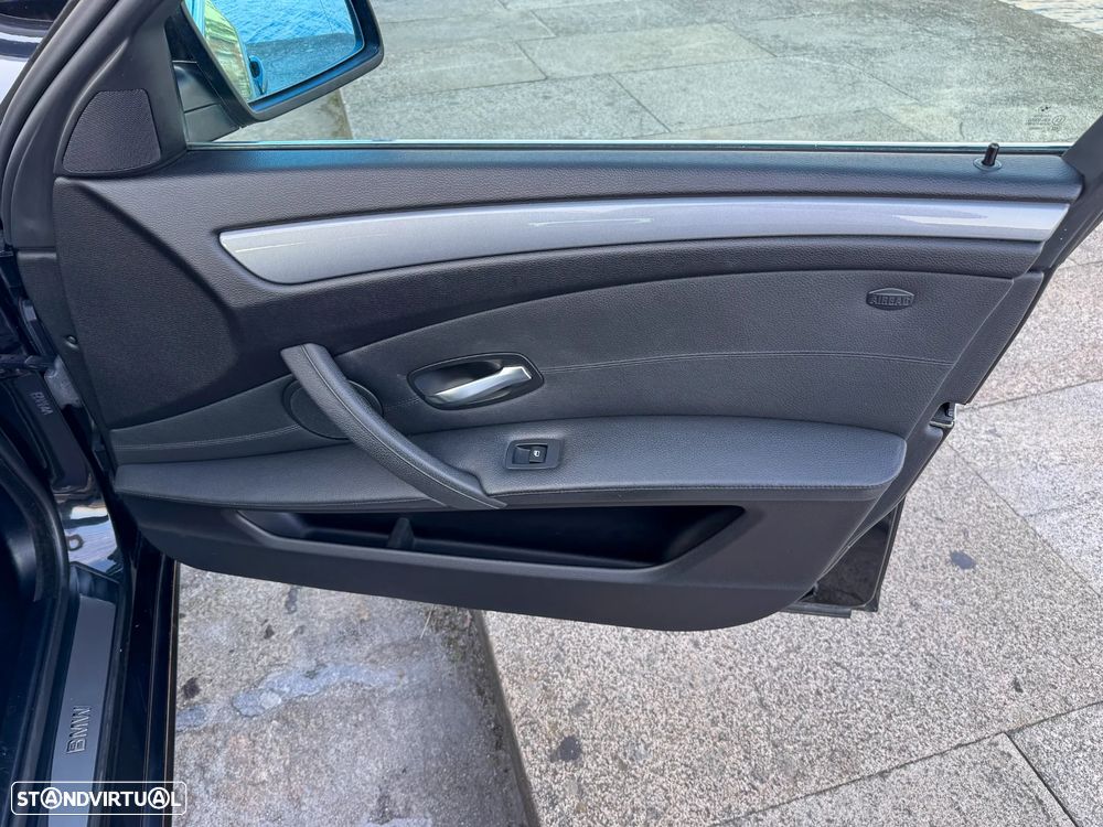 BMW 520 dA Touring Executive - 28